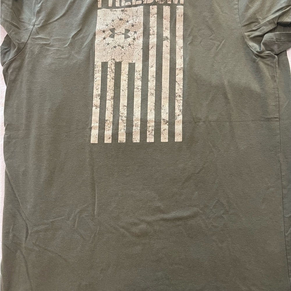 Under Armour Green Short Sleeve Tee with Vintage Flag Design